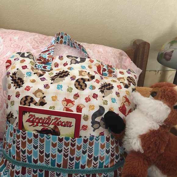 Pillow and pocket with book and a plush fox - Picture 1 of 1